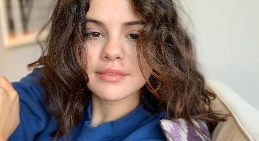 Selena Gomez smink nélkül, természetes hajjal posztolt magáról fotókat