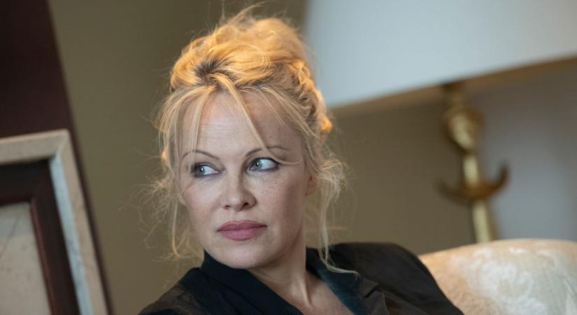 Pamela Anderson kisfia kiborult a Playboy-házban