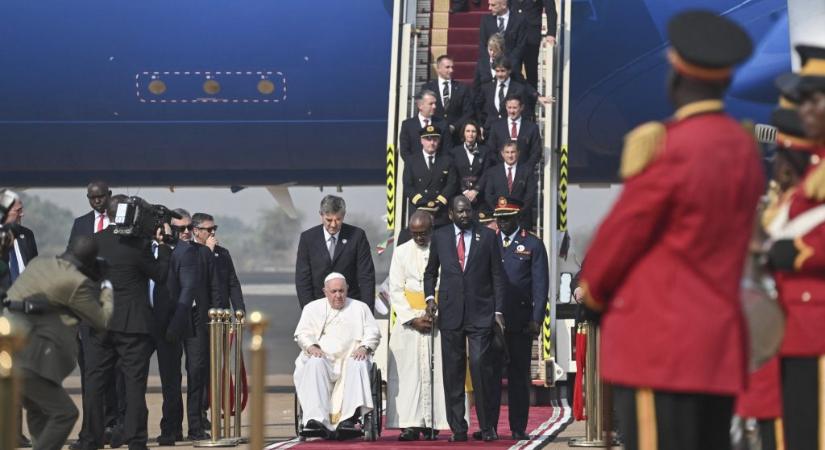 Ferenc pápa megérkezett Dél-Szudánba