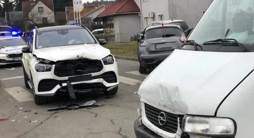 Három autó ütközött össze Zalaegerszegen péntek délután