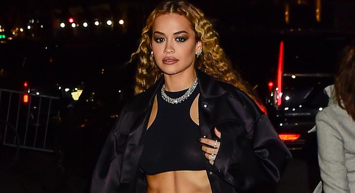 Rita Ora merész viseletben ruccant ki a New York-i éjszakába