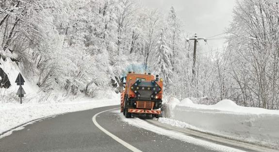 Korlátozást vezettek be a havazás miatt a Bihar és Szilágy megye közötti hegyi országúton