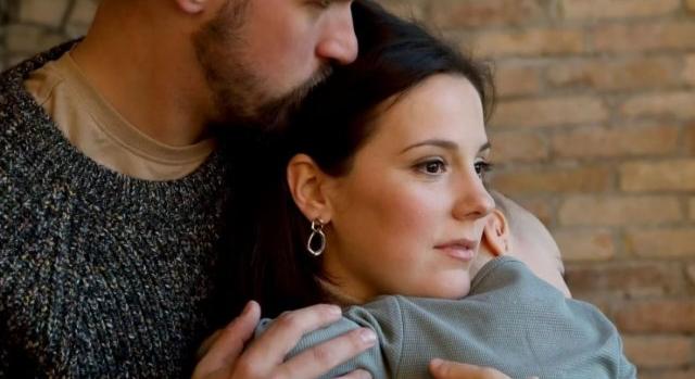 Kétgyermekes édesanyaként forgat és játszik – így egyezteti össze magánéletét a munkával Lovas Rozi