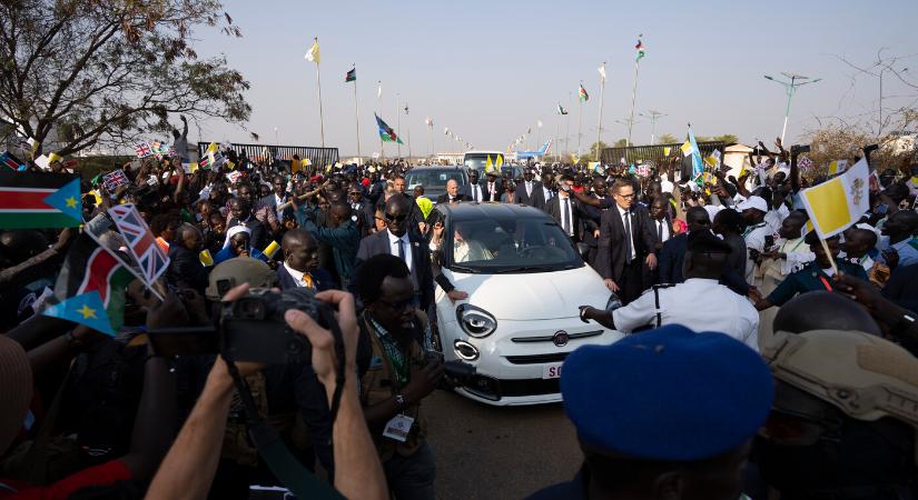 Ferenc pápa Dél-Szudánba érkezett