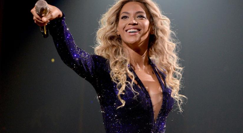 Beyoncé szinte pucéran jelentette be, hogy világkörüli turnéra indul - Fotó