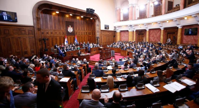 Elfogadta a szerb parlament a Koszovóról szóló kormányjelentést