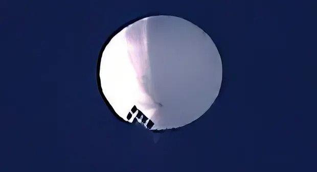 Megfigyelő léggömböt észleltek az Egyesült Államok légtere fölött