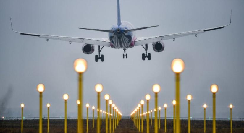 A tomboló szélvihar miatt nem tudott leszállni egy utasszállító repülőgép Magyarországon, visszafordították Németországba