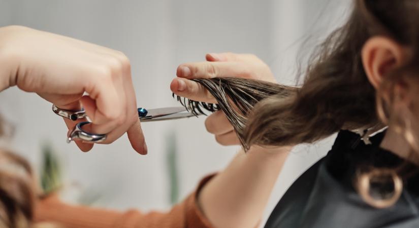 Így alakul át a lestrapált frizura, ha dús hatású fazont kap: a vágástechnika, a hajszín és a stílus is sokat számít