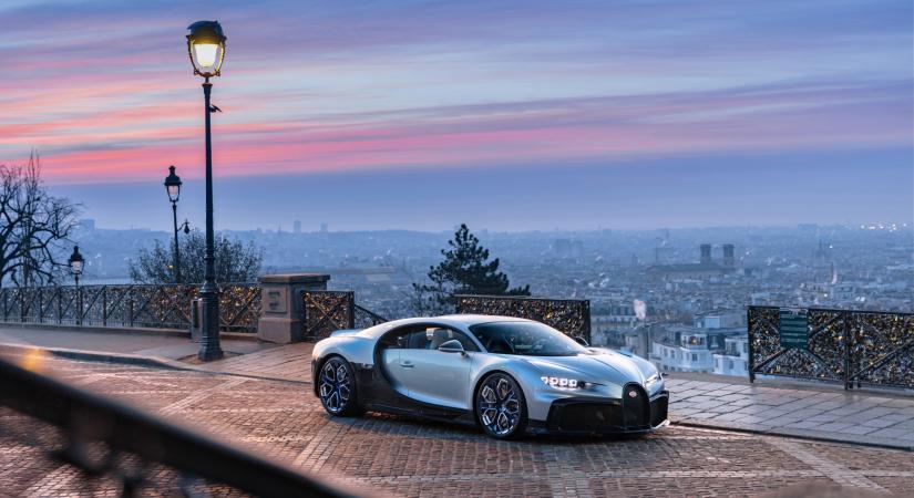 Párizs felett pózol a legdrágább új autó, a Bugatti Chiron Profilée