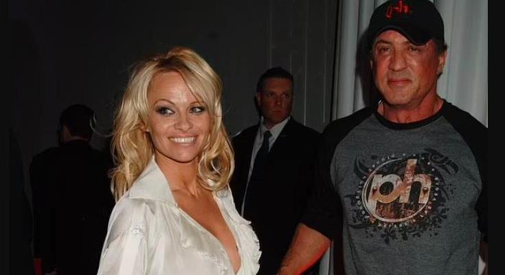 Pamela Anderson: Sylvester Stallone egy luxuslakást és Porschét kínált a szexért
