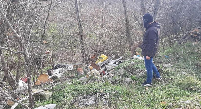 Cikkünk nyomán: Novajra látogatott a hulladékgazdálkodási hatóság, megoldást keres a polgármester  fotók