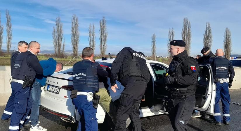 Autós üldözés után közösen fogtak el egy bűnözőt az M3-ason a magyar és szlovák rendőrök - videó