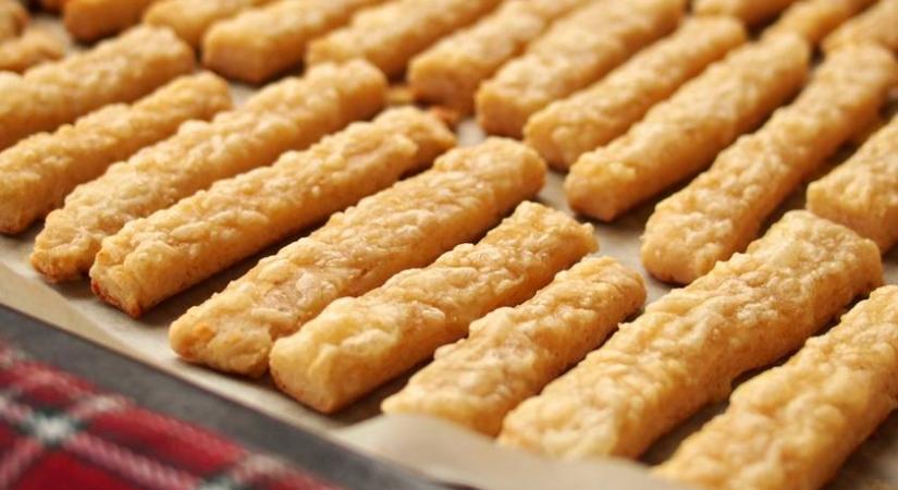 Omlós sajtos rúd zsírral gyúrva: a puha tészta napokig eláll