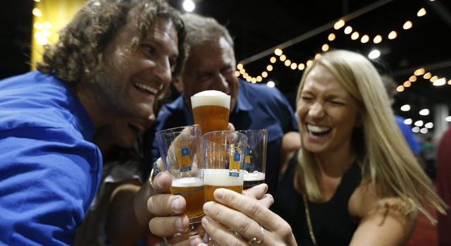 Kevesebbet iszunk, mint a pandémia alatt: ennyi sört isznak a magyarok