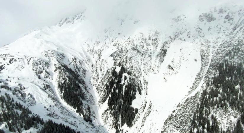 Nyolcan haltak meg a hétvégén lavinabalesetekben Ausztriában