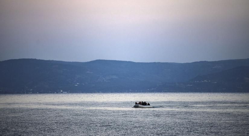 Elsüllyedt egy menekültekkel teli csónak az Égei-tengeren