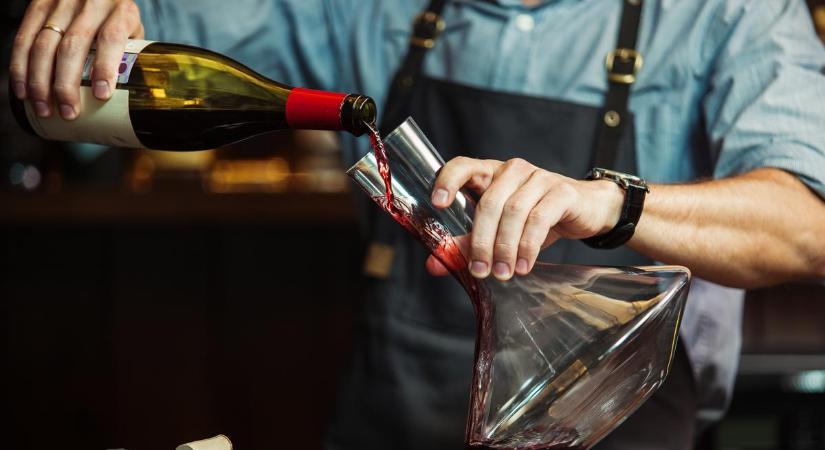 Nem csak a vörösbort kell szellőztetni! – Minden, amit a dekantálásról tudni kell