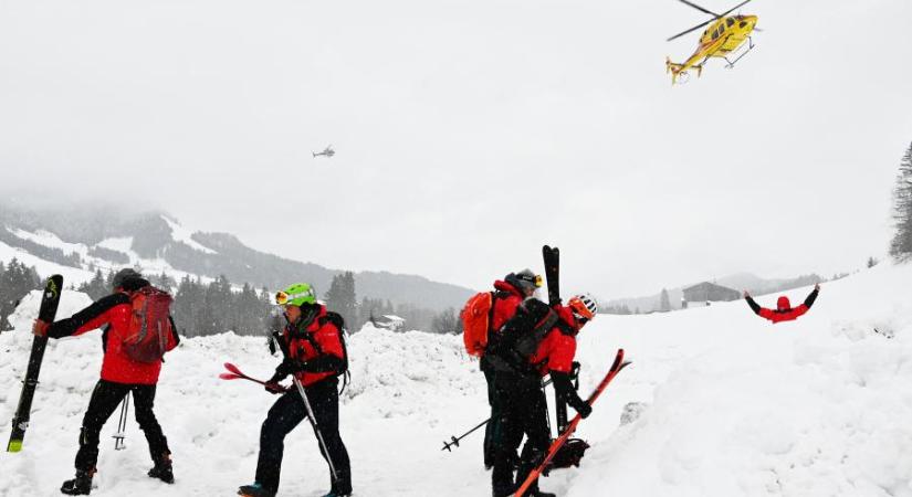 Legalább öt halálos áldozata van lavináknak Ausztriában és Svájcban