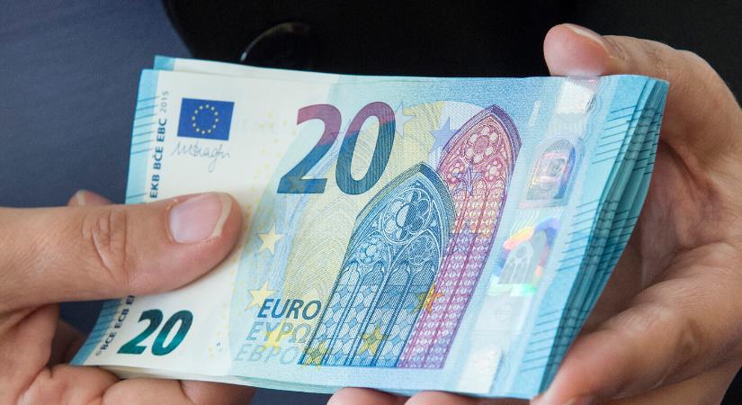 A szlovákiai bankok idén a tavalyinál is több pénzt vehetnek el az ügyfeleiktől