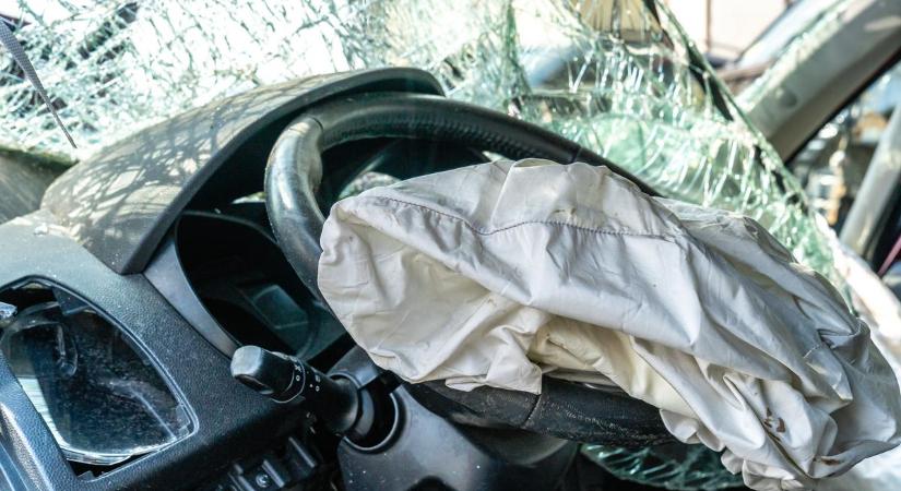 Órákig az autóban ült a balesete után az elhunyt sofőr Fehérvárcsurgónál: csak reggel találtak rá – videó