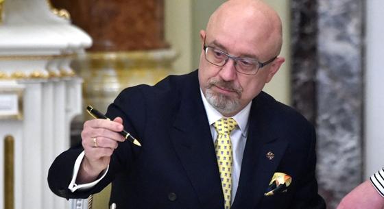 Távozik posztjáról az ukrán védelmi miniszter