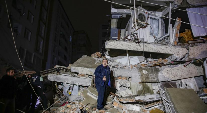 Erős földrengés Törökországban és Szíriában, több mint százan meghaltak