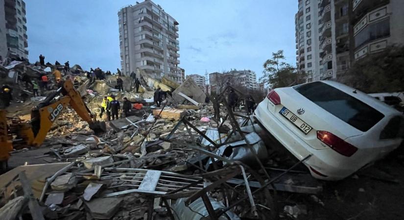 Brutális földrengések rázták meg Törökországot és Szíriát, sok a halott