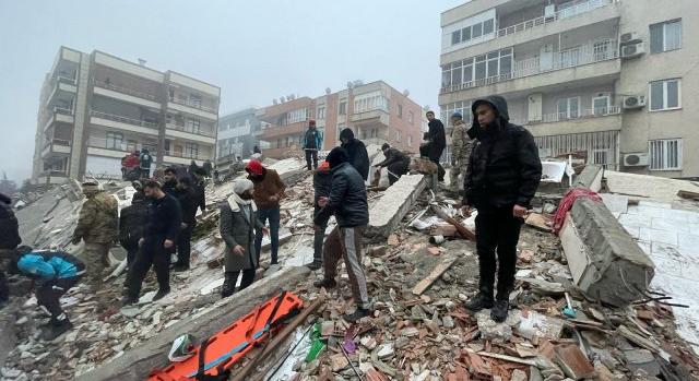 Erős földrengés Törökországban, több mint száz halott