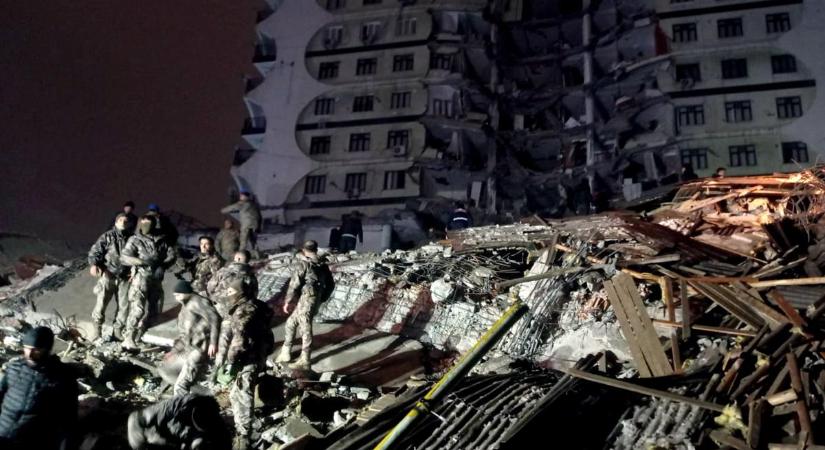 Brutális földrengés rázta meg Törökországot és Szíriát: több mint 100 halott, az áldozatok száma folyamatosan nő – fotók, videók