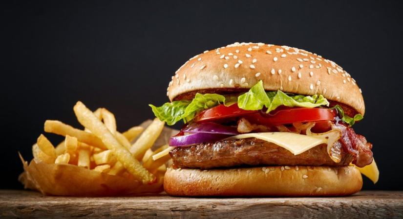 288 ezer forintot emeltek le a számlájáról egy hamburgerért, nem akarják visszafizetni