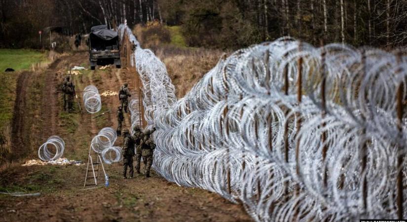 Lengyelország elektromos kerítést épít az orosz határon