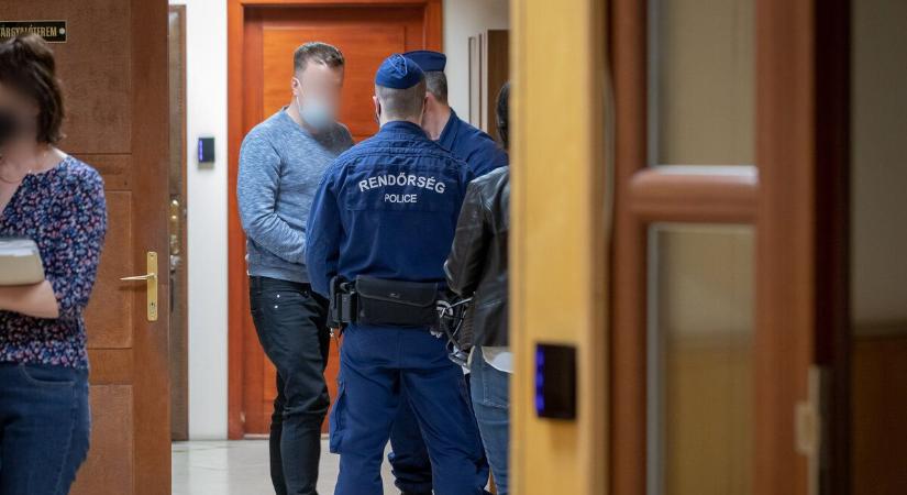 Kitálalt a szomszéd: Becsajozott a házi őrizetben Fekete Dávid?
