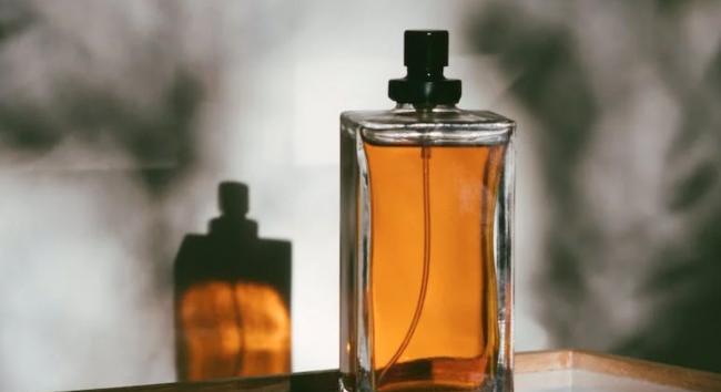 Debreceniek bukkantak milliárdos parfümkészletre