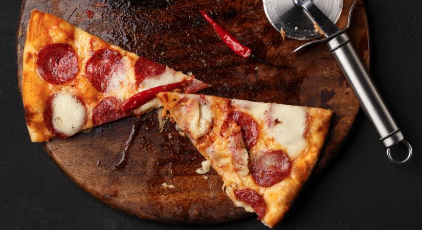 Végre egy működő TikTok-trükk! Friss, ropogósra varázsoltuk a tegnapi pizzánkat