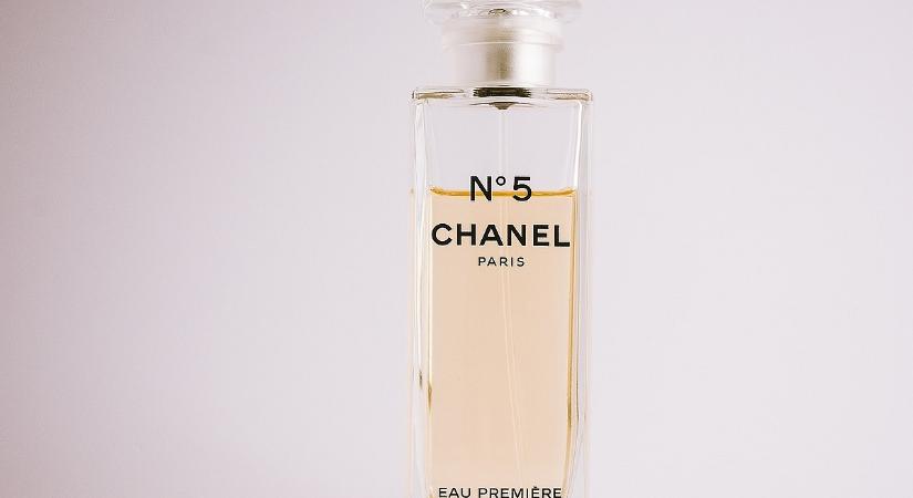 Világhírű parfümmárkákkal álcázott hamis illatszereket talált a NAV