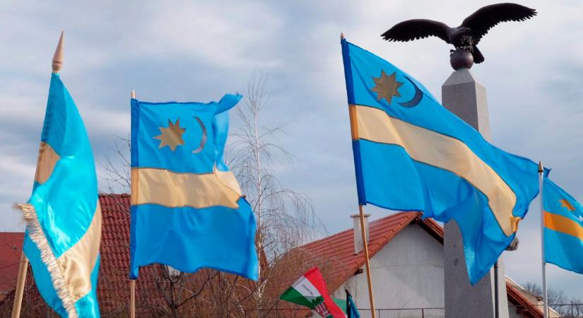Székely zászló miatt kérette be a román külügy a magyar nagykövetet