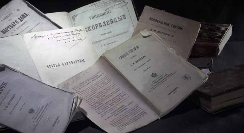 Az ukránok eddig 19 millió orosz könyvet távolítottak el könyvtáraikból