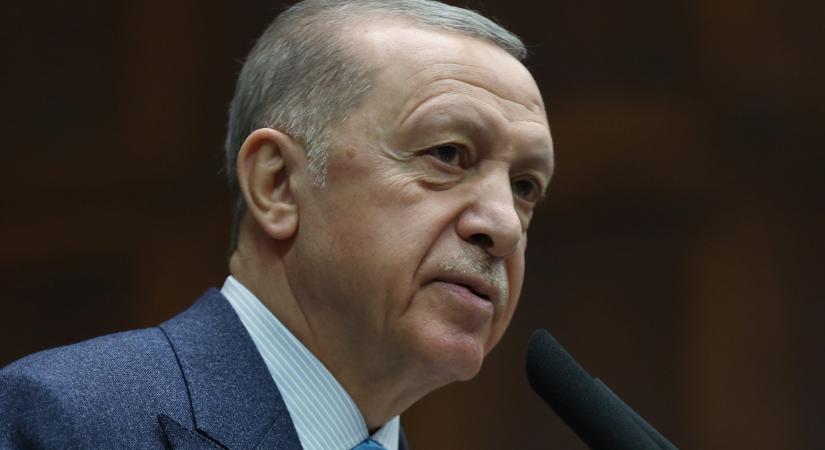Erdoğan rendkívüli állapotot hirdetett a földrengések sújtotta tartományokban