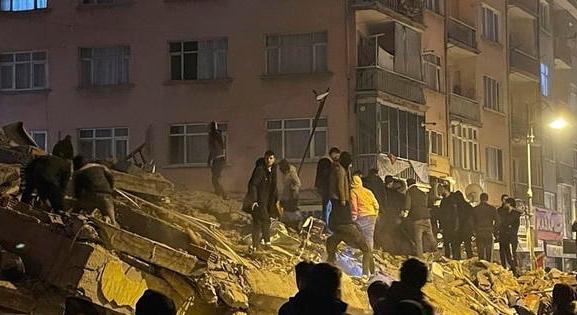 Húszezer fölé is mehet a földrengés áldozatainak száma