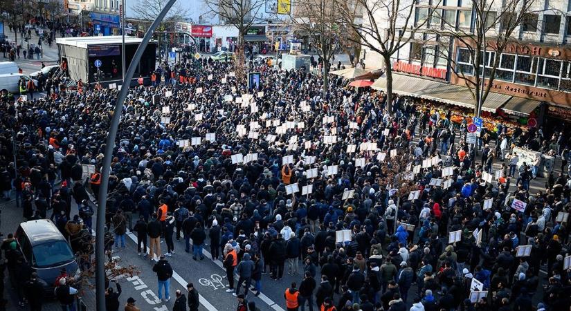 "Allahé a jövő": Több ezer iszlamista tüntetett Hamburg utcáin - Videó