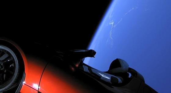 Öt éve küldött fel az űrbe a SpaceX egy Teslát – hol van most?