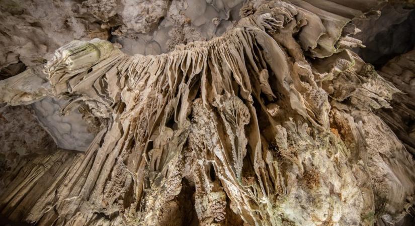 Több ezer éve elzárt barlangra bukkantak