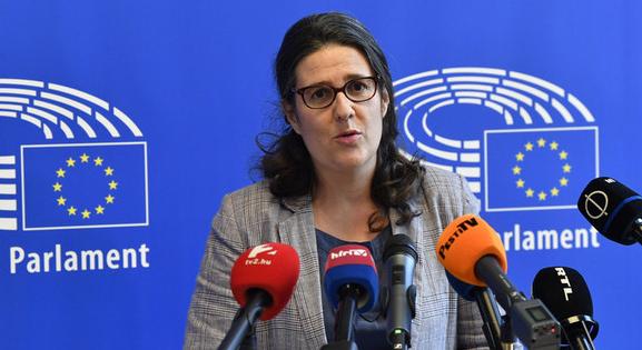 Az EP jelentéstevője szerint az oroszoknak szivárogtatnak a magyar titkosszolgálatok
