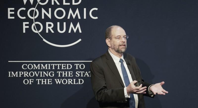 A Toyota vezető tudósa Davosban elmagyarázta a márka multitechnológiás stratégiájának előnyeit