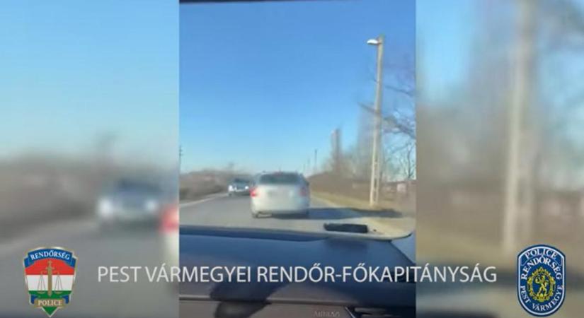 Videón az autós üldözés: Budakalásztól egészen Dunakesziig száguldozott a fiatal nő a zsaruk elől