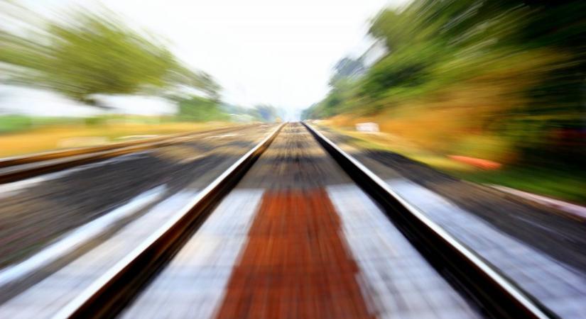 Újabb lopás miatt a gyorsvonat csak 30 km/órával közlekedhet