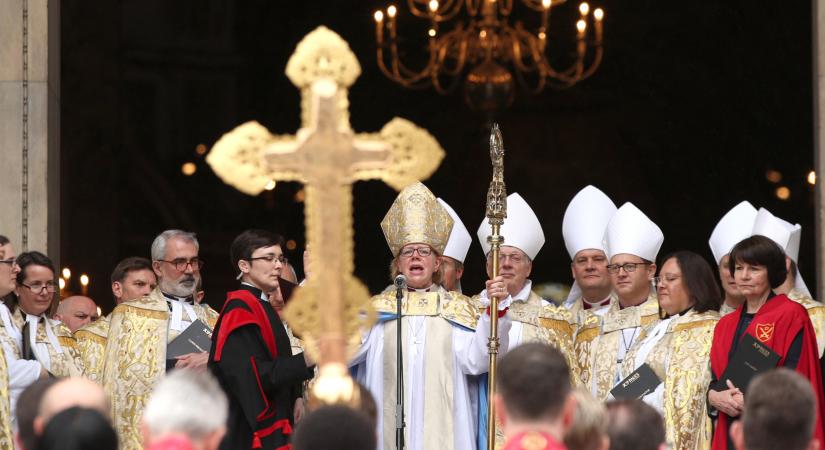 Az anglikán egyház megfontolja, hogy helyettesítsék-e semleges nemű szavakkal a hímnemű Istent