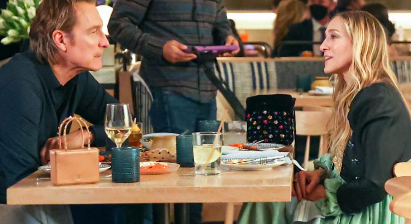 Sarah Jessica Parker kifecsegett néhány titkot Carrie és Aiden kapcsolatáról