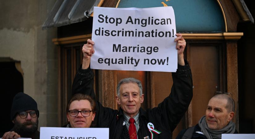 Az anglikán egyház immár áldását adja a melegházasságra